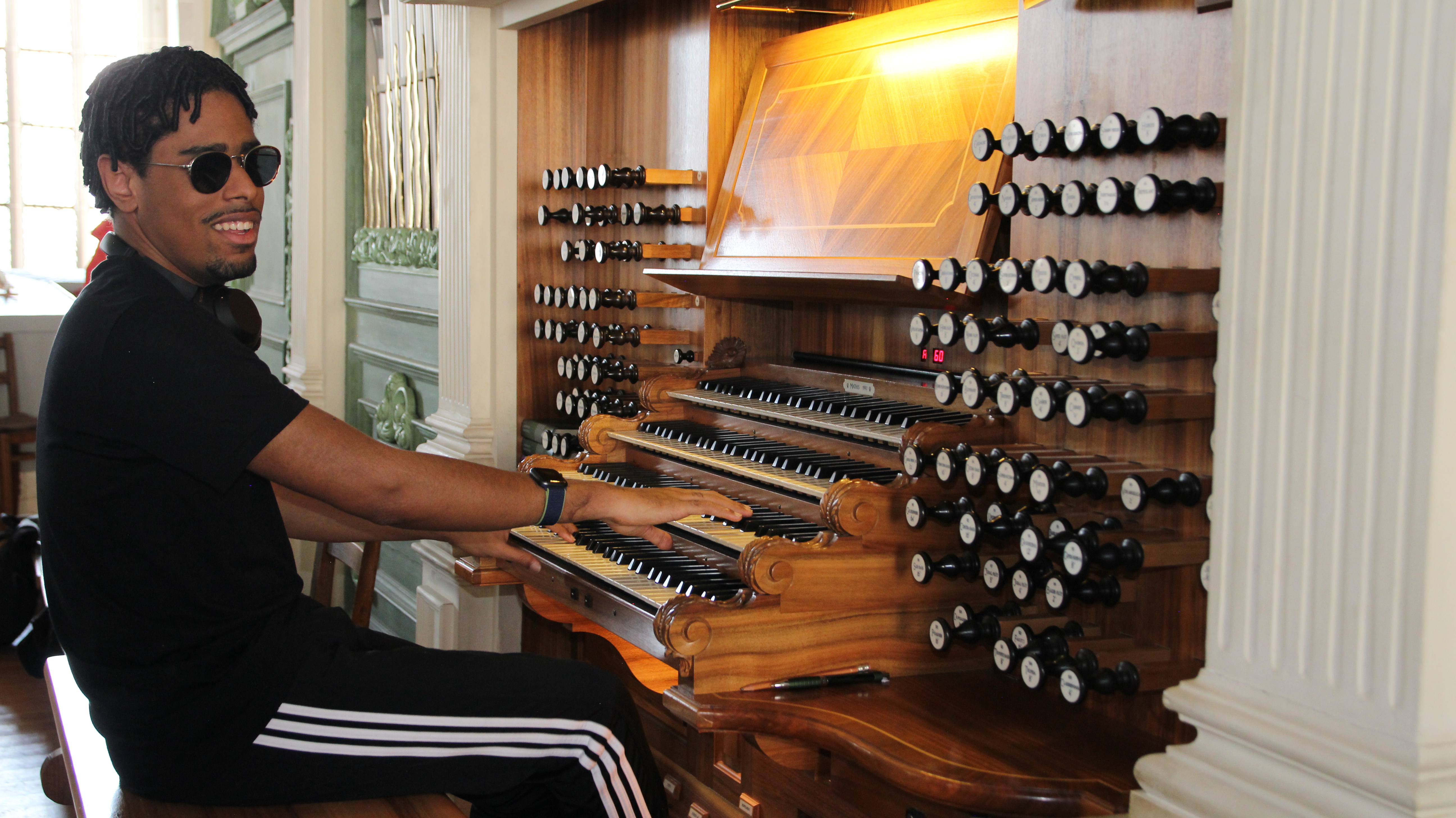 Musicians at the organ